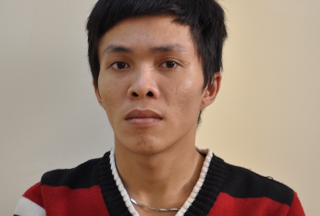 An mang tu chuyen muon ngoi gan co gai khi nhau hinh anh