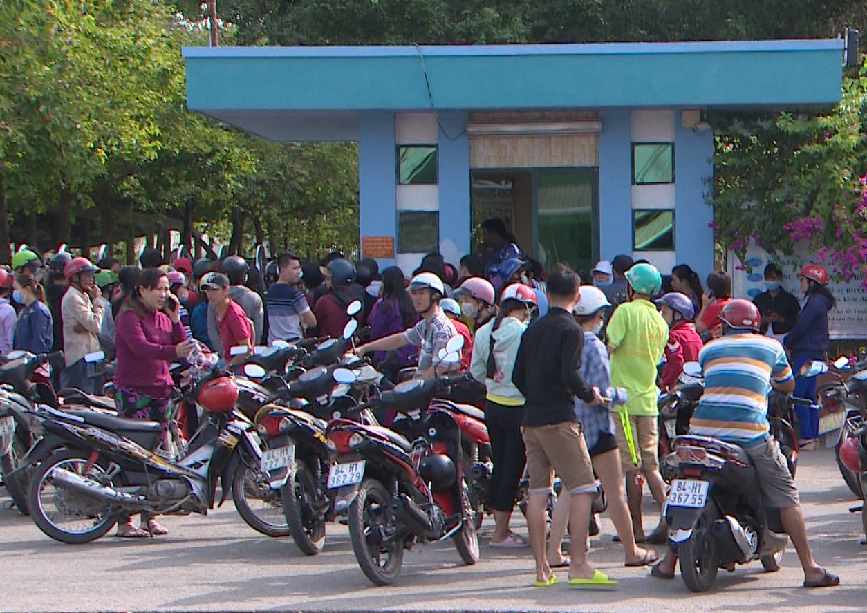 10.000 cong nhan anh 3