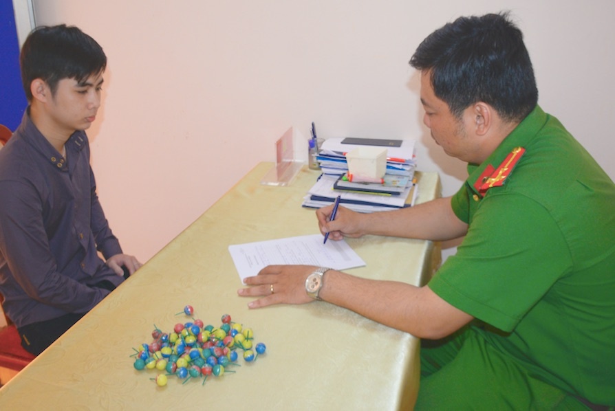 Nam thieu nien bi lap bien ban ngay 30 Tet vi tang tru phao no hinh anh