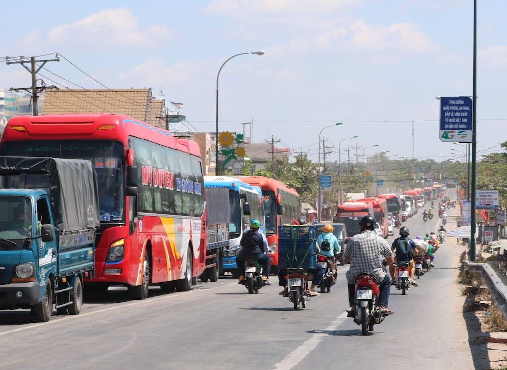 Pha Dinh Khao,  Vam Cong anh 2
