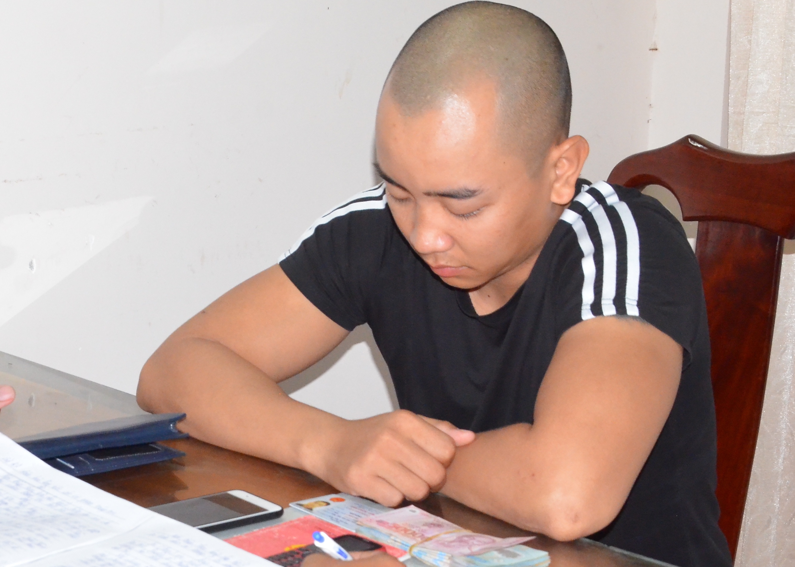 Vay 10 trieu, tra 18 trieu nhung van con no 20 trieu hinh anh