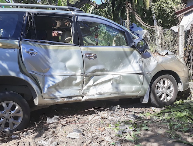 Dam bep Innova do ven duong, tai xe xe khach khai do mat phanh hinh anh