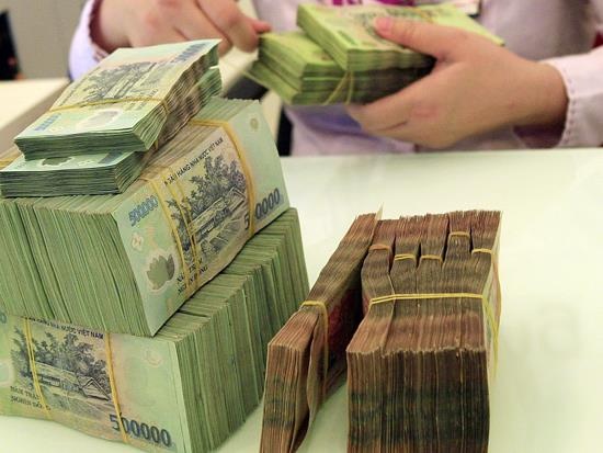 Hai thanh nien cam ket khong hoat dong cho vay lai nang hinh anh