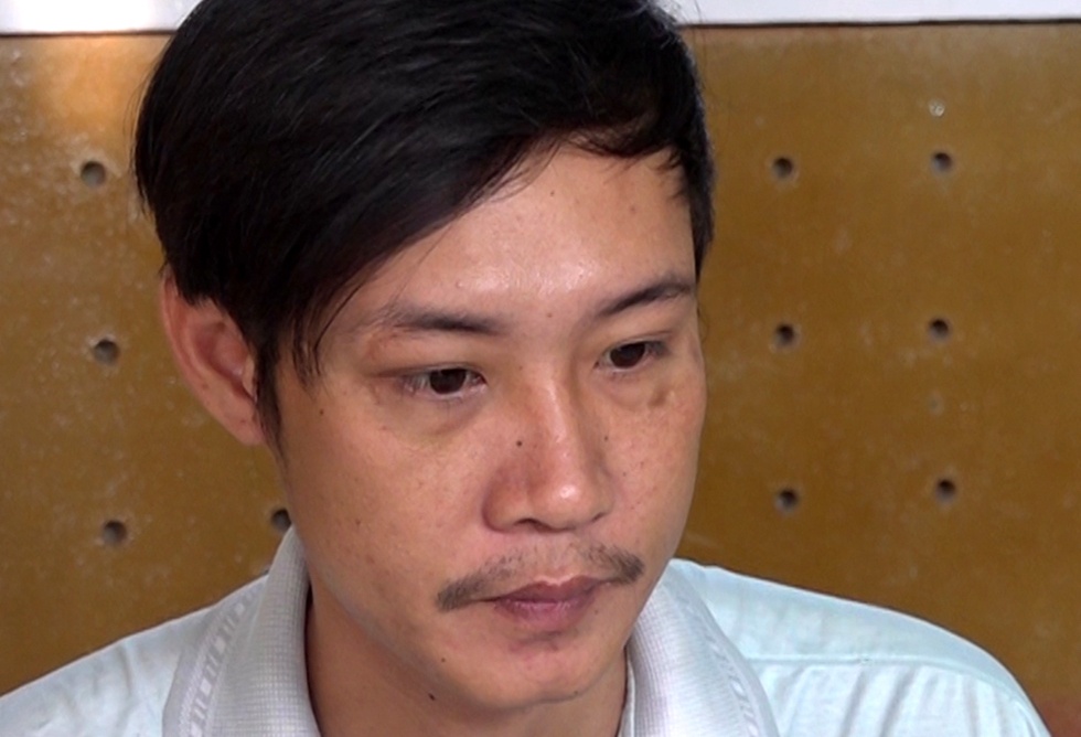 Bi chui khi ngoi nhau, chau danh cau tu vong hinh anh