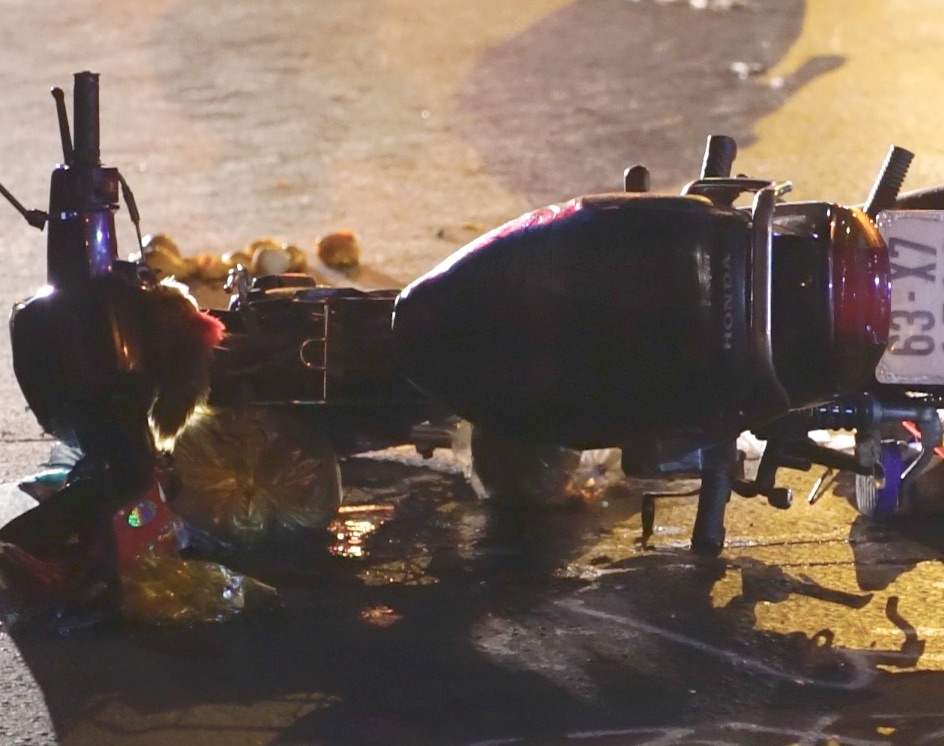 Hien truong nguoi phu nu bi xe tai tong tu vong tren cau My Thuan hinh anh