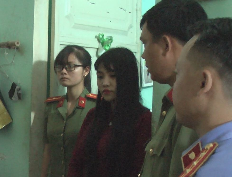 Làm giả giấy tờ ảnh 1 Lam gia giay to anh 1