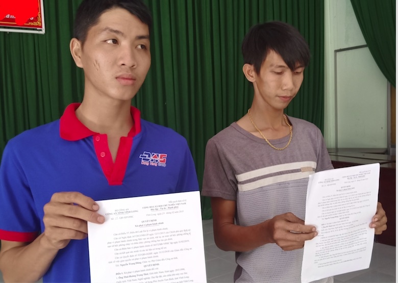 Hai thanh nien mien Tay bi phat 10 trieu vi dinh che phao no hinh anh
