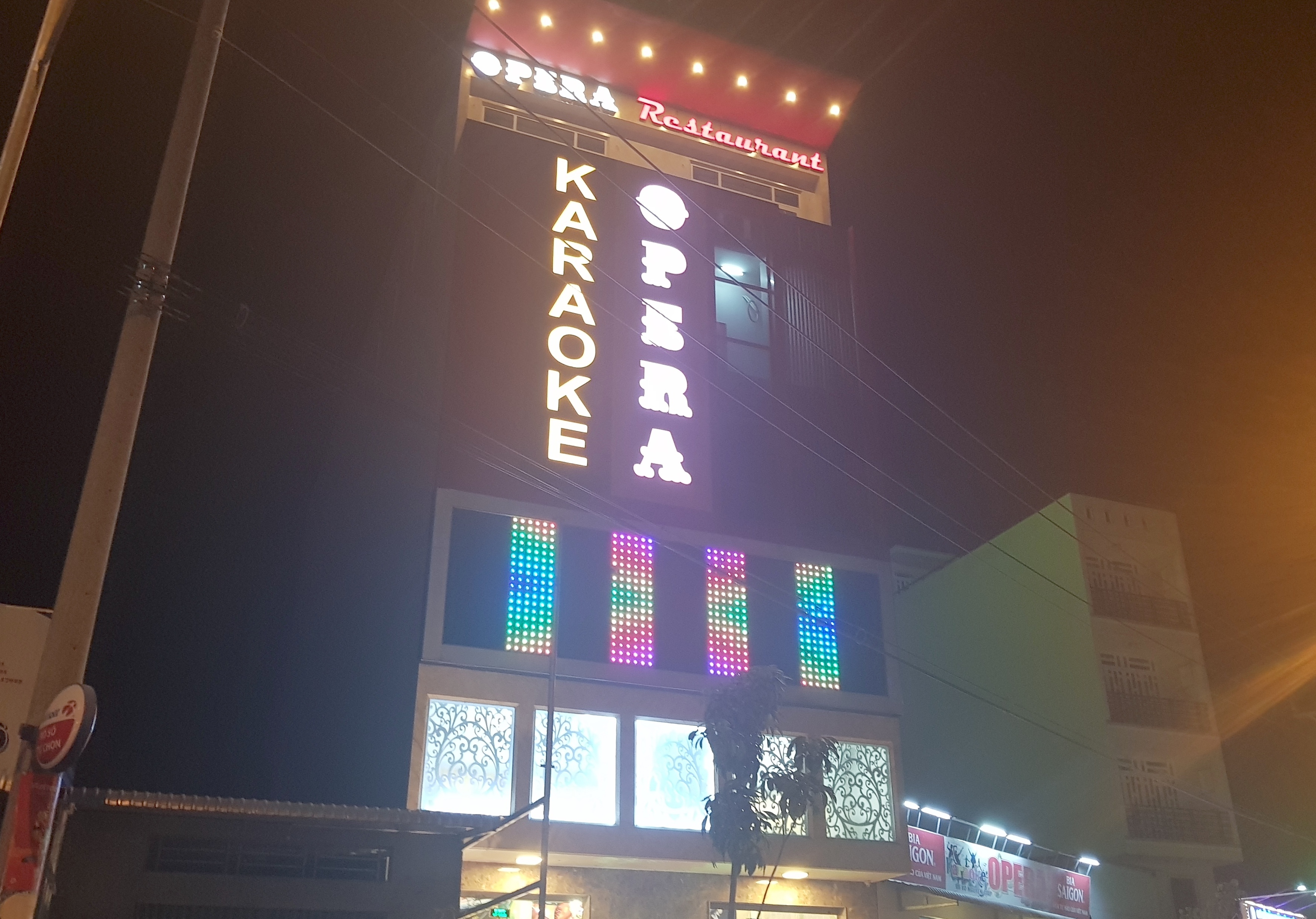 Tam giu nghi can vu trung ta cong an tu vong vi bi nga o quan karaoke hinh anh