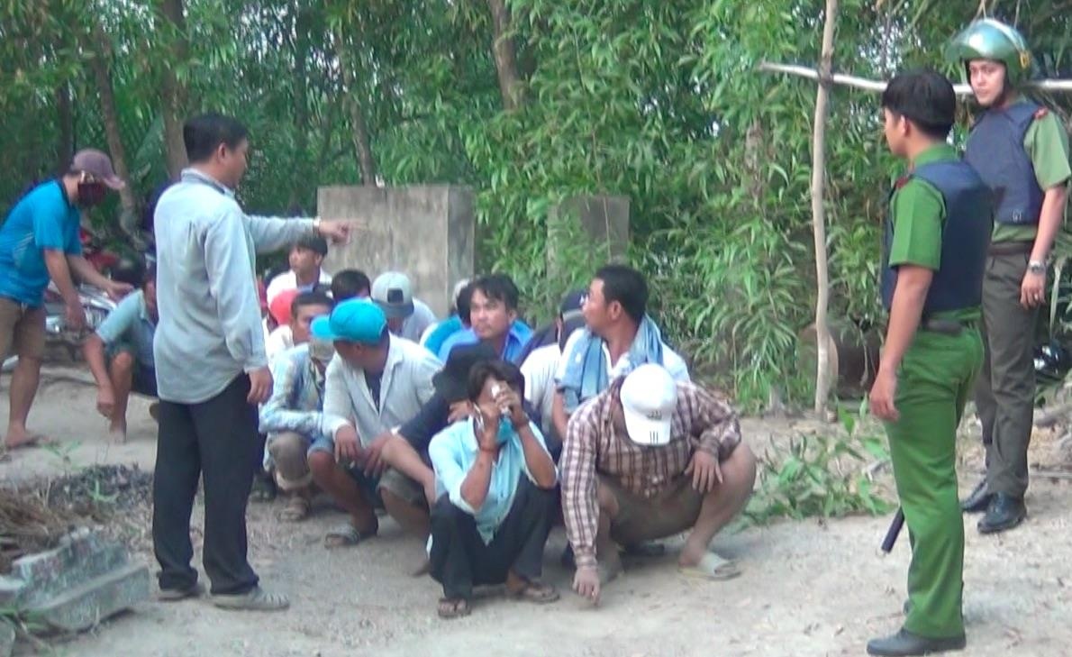 Canh sat no sung pha truong ga hinh anh