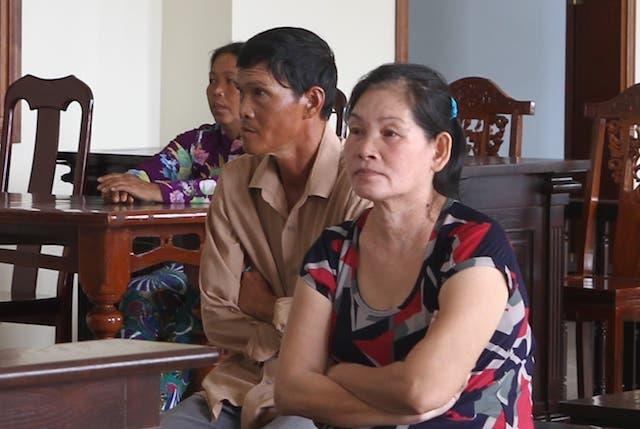 Nguoi phu nu chuyen moc tui o cho linh 6 nam tu hinh anh