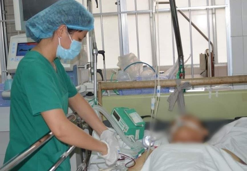 Cuu song benh nhan bi dam vao nguc anh 1