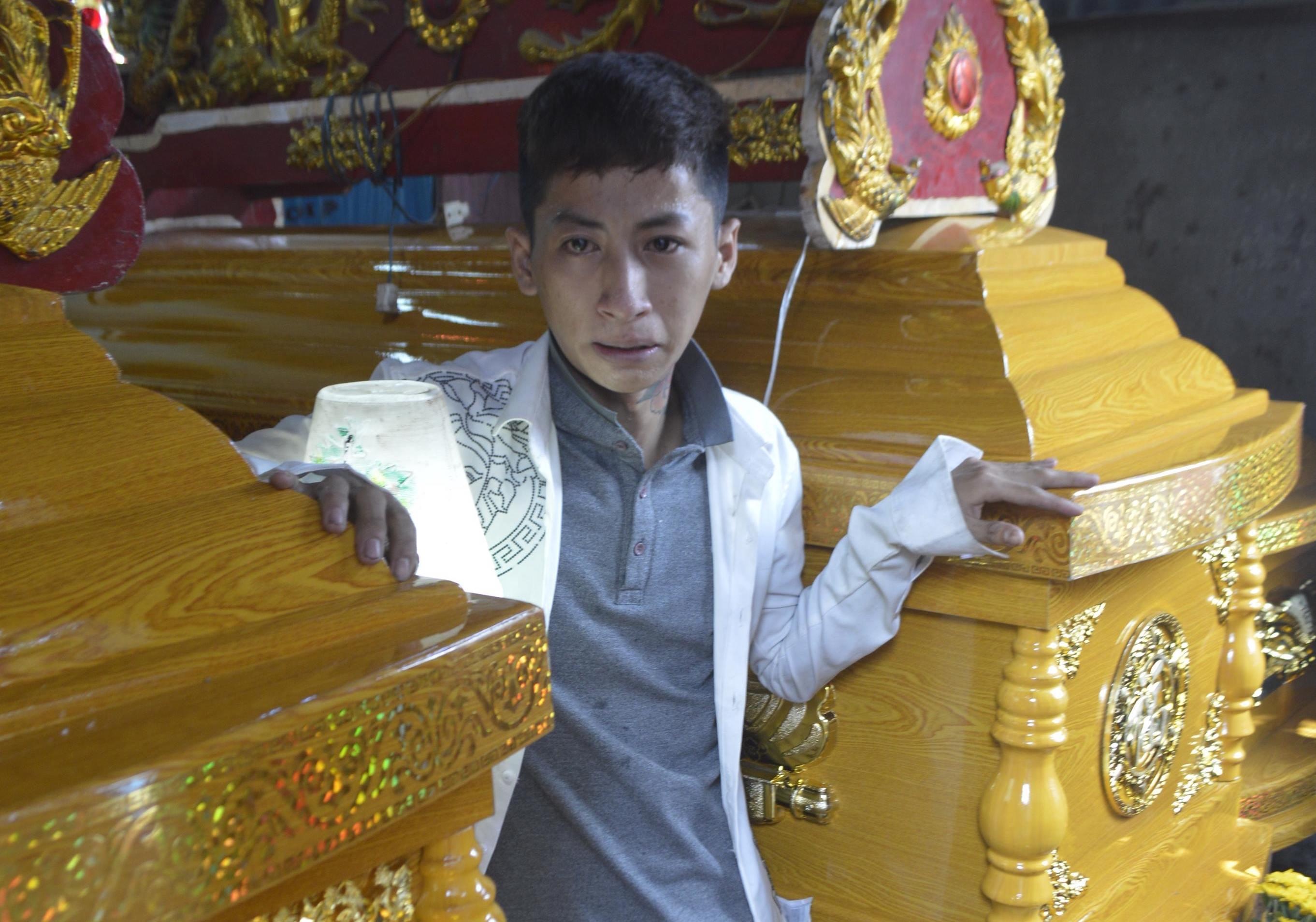 'Sao ca nha cung luc bo con di het vay' hinh anh