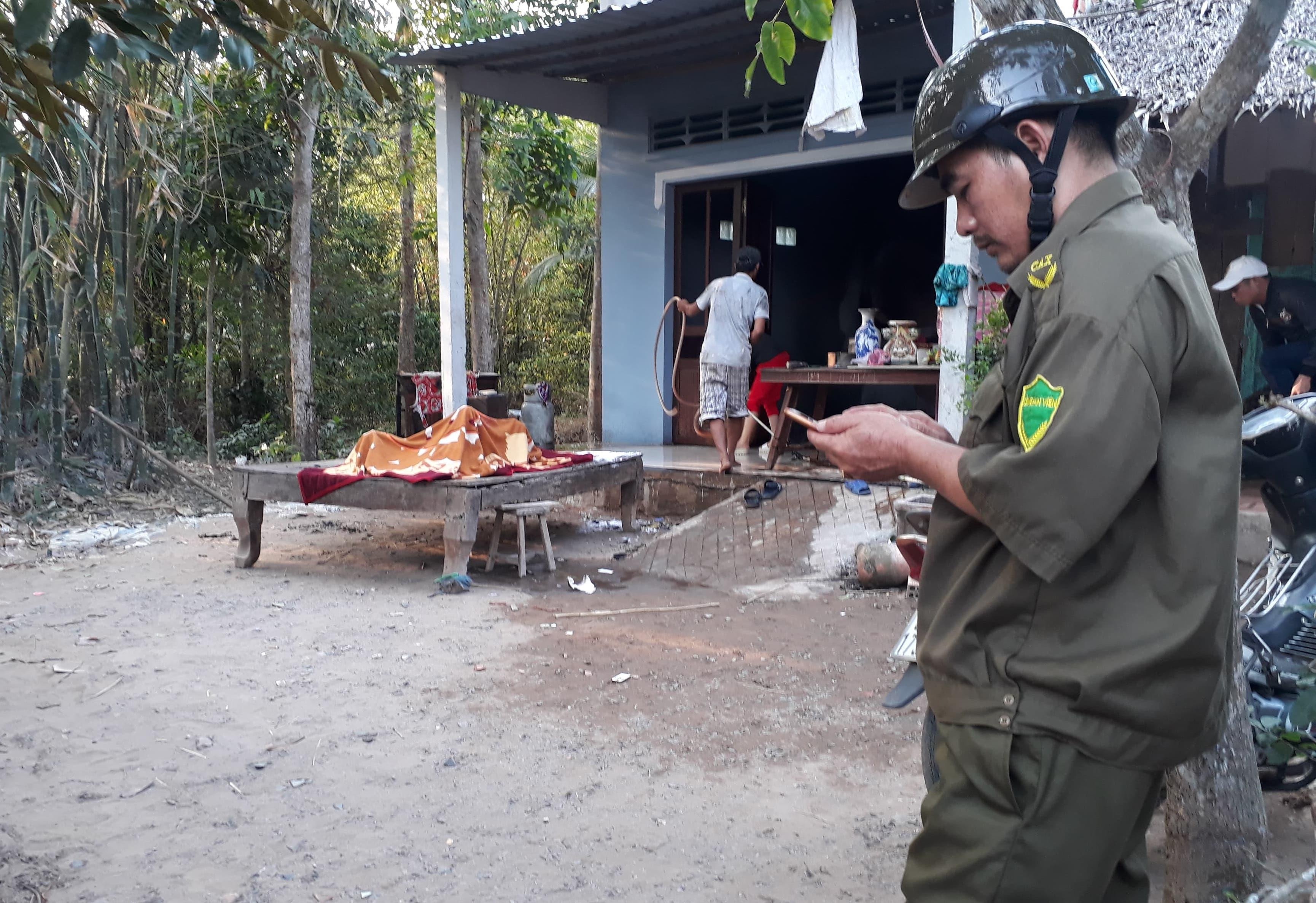 Nguoi dan ong chet chay trong can nha voi binh gas mo van hinh anh