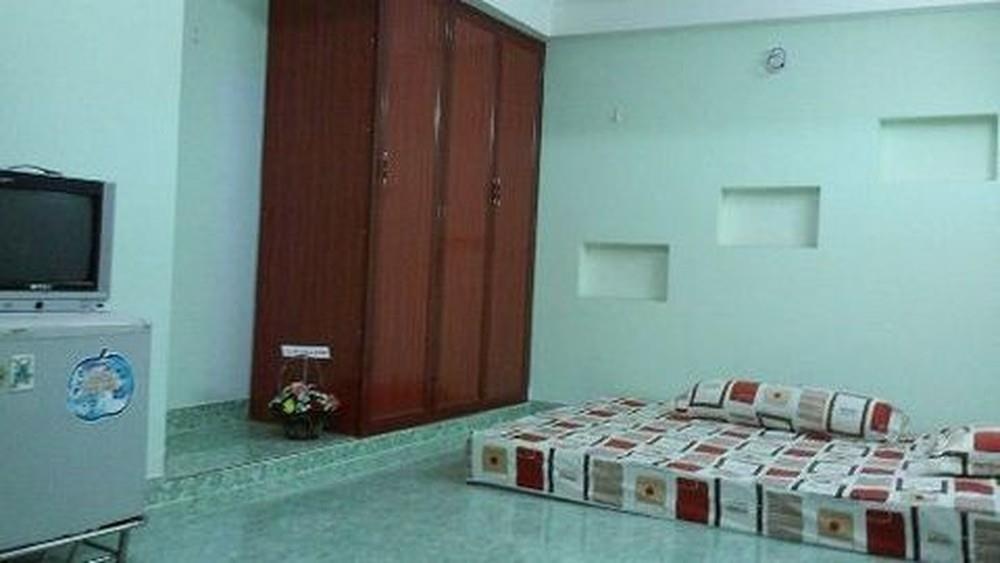 Nguoi dan ong vua ra tu tu vong bat thuong trong nha tro hinh anh