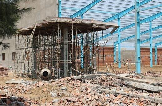 Nan nhan thu 7 vu sap tuong o Vinh Long tu vong hinh anh