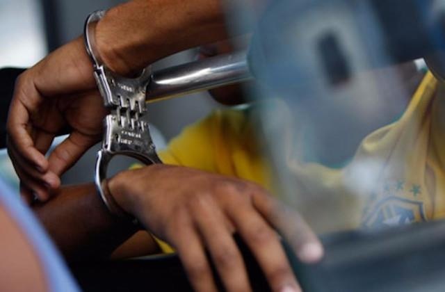 Khoi to 2 anh em chem nguoi che hat nhu nhac dam ma hinh anh