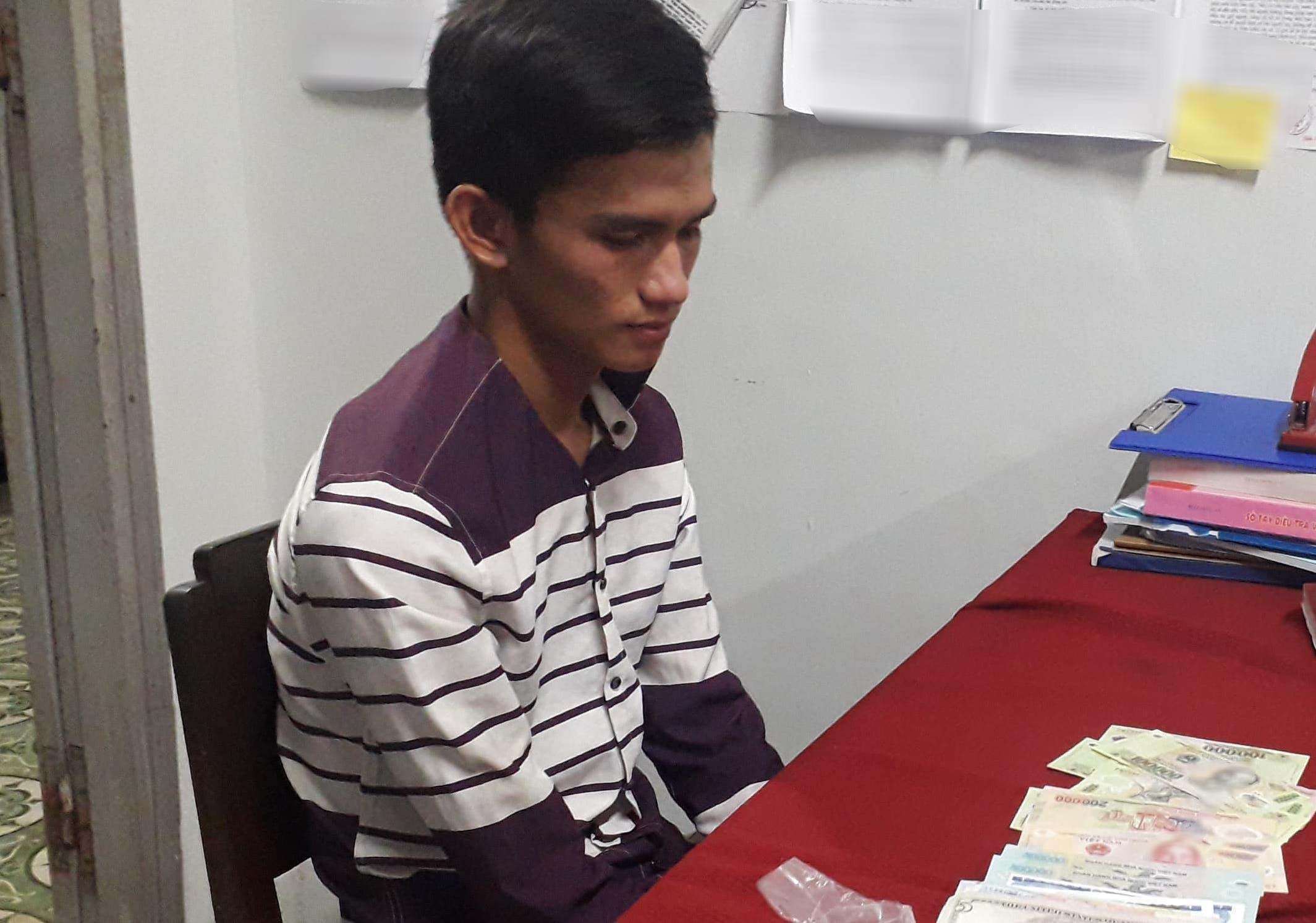 Hai vo chong bi cap 9X giat tui khi vua roi tiec cuoi hinh anh