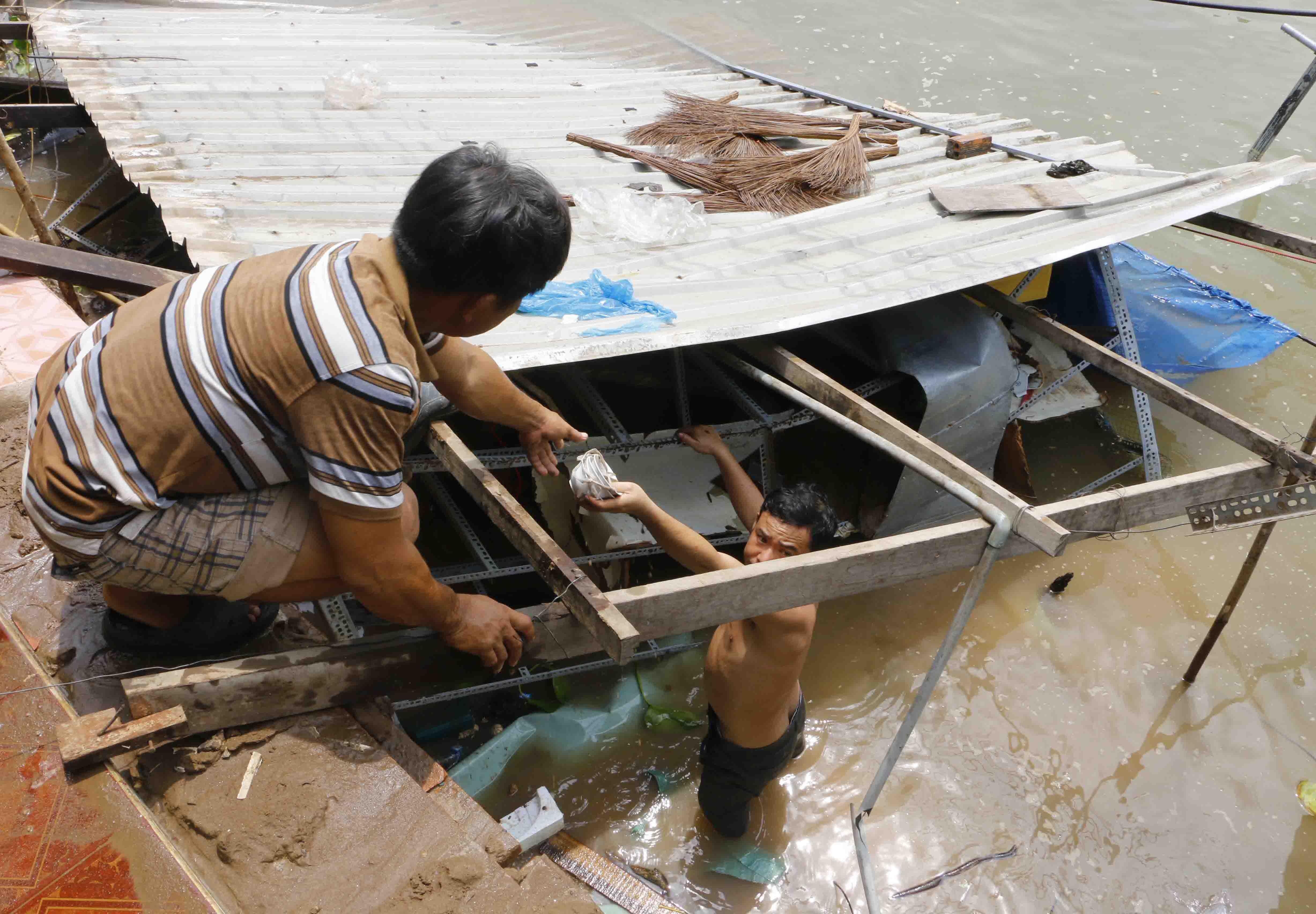 Sat lo bo song O Mon, 11 can nha co nguy co sup xuong song hinh anh