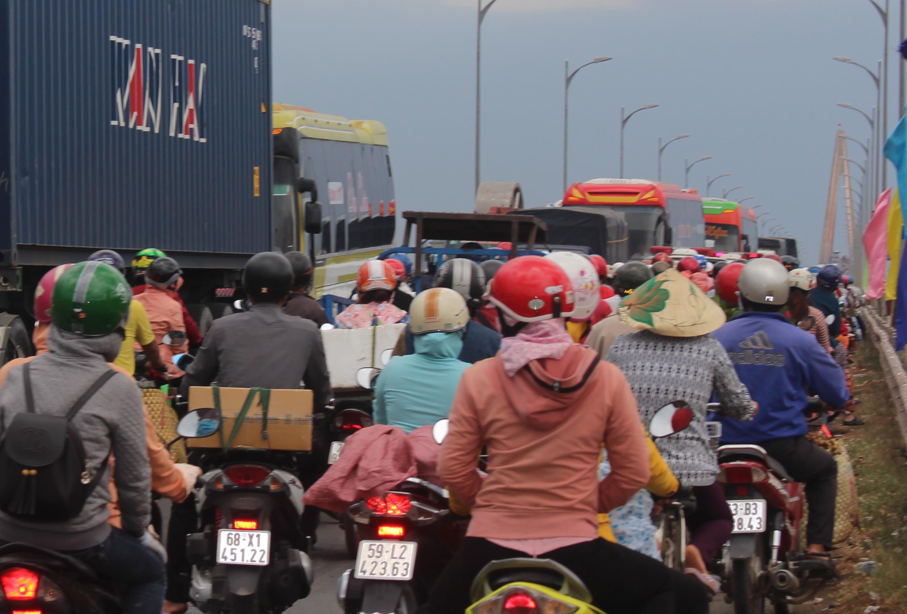 Cau Rach Mieu hai lan xa tram, duong ve mien Tay van tac hinh anh
