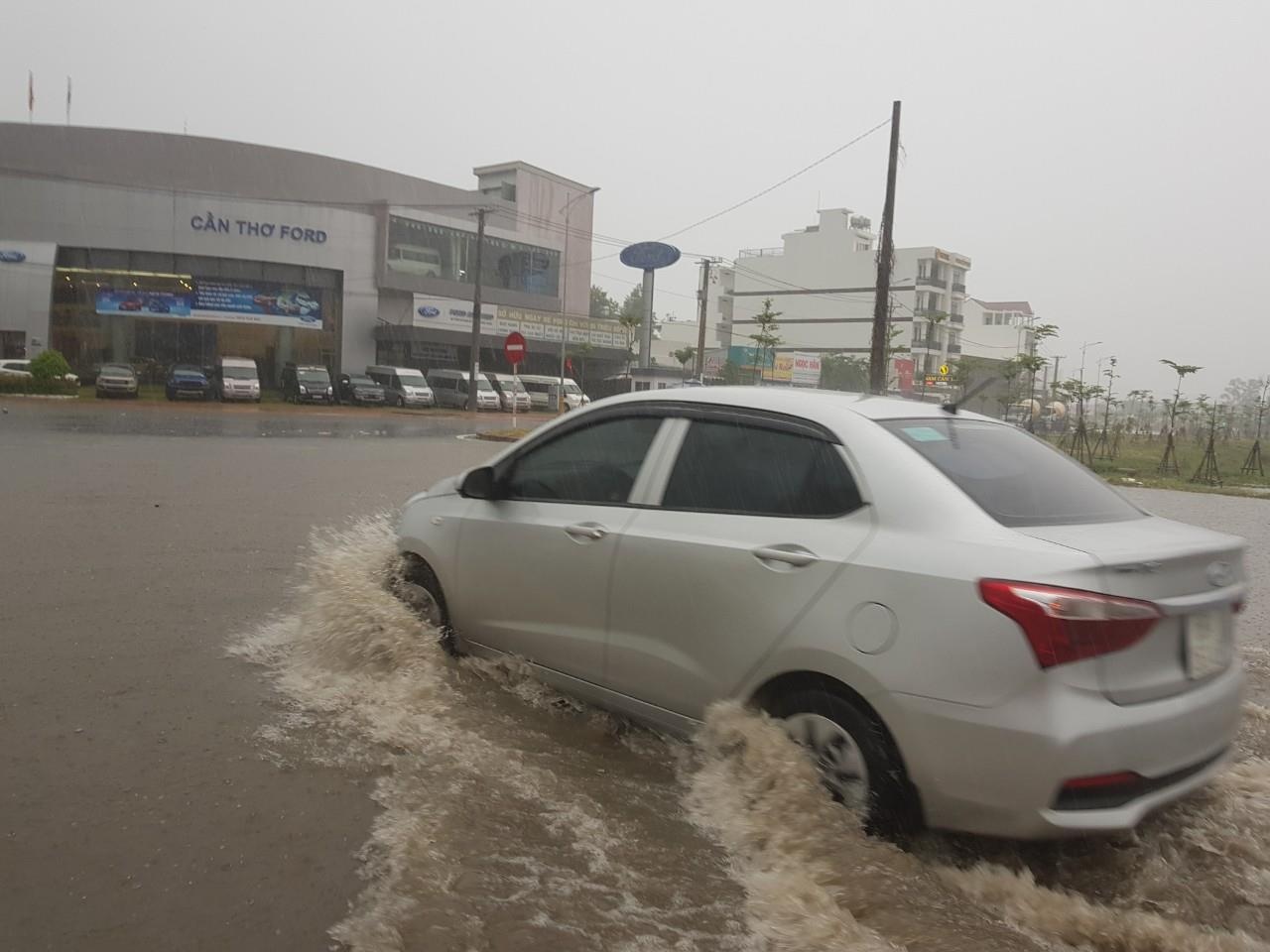 mưa lớn cần thơ ảnh 2 mua lon can tho anh 2