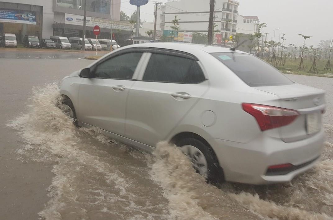 Mua lon gan 3 gio dong ho o Can Tho hinh anh