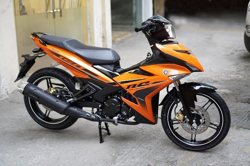 Canh sat bat hai thanh nien cam dao chem nguoi, cuop xe Exciter hinh anh