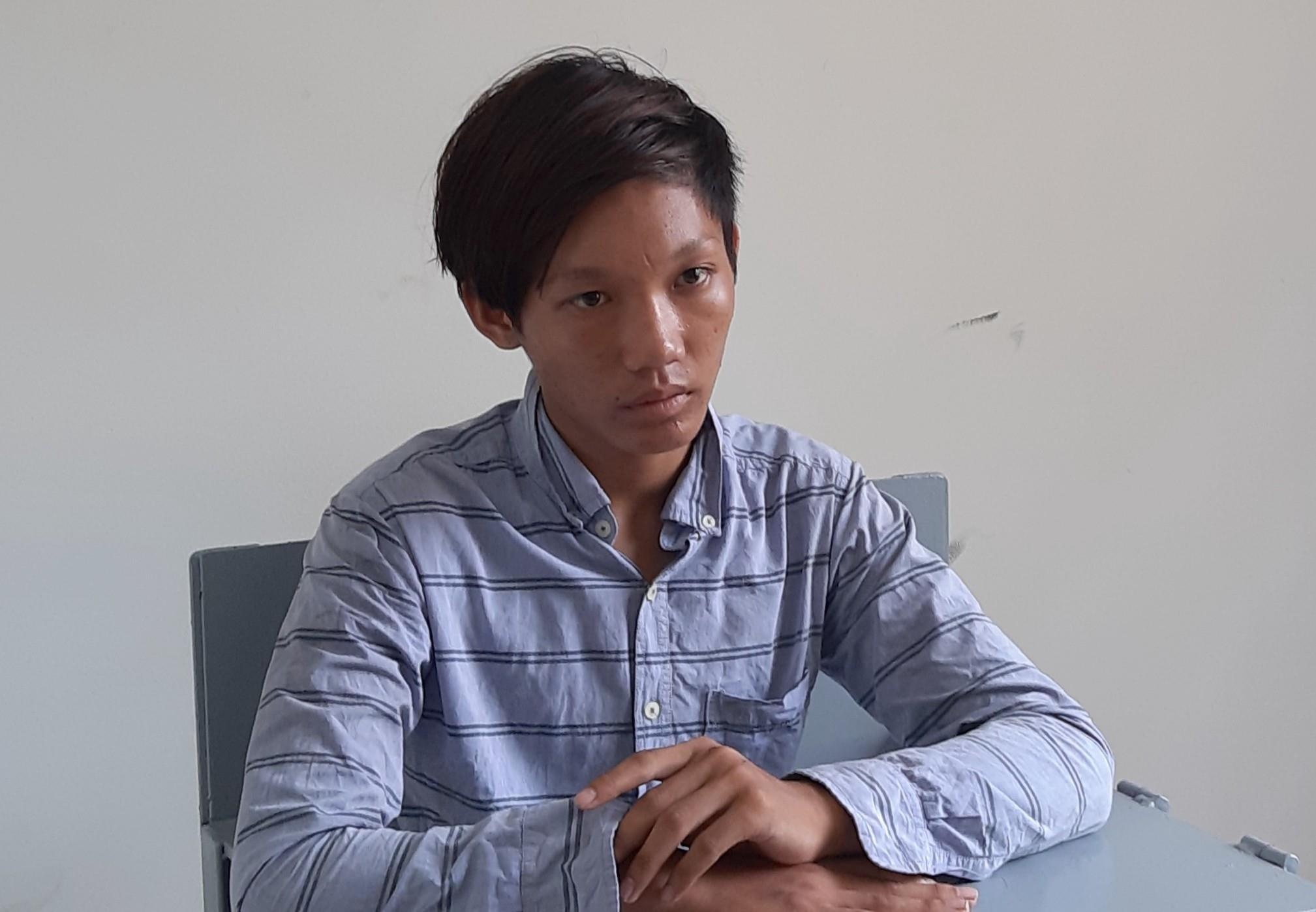 Hoc vien canh sat bat hai thanh nien 10X cuop tui xach phu nu hinh anh