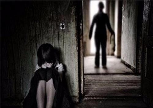 'Yeu' be gai trong choi giu vuon, thanh nien sinh nam 2000 bi bat hinh anh