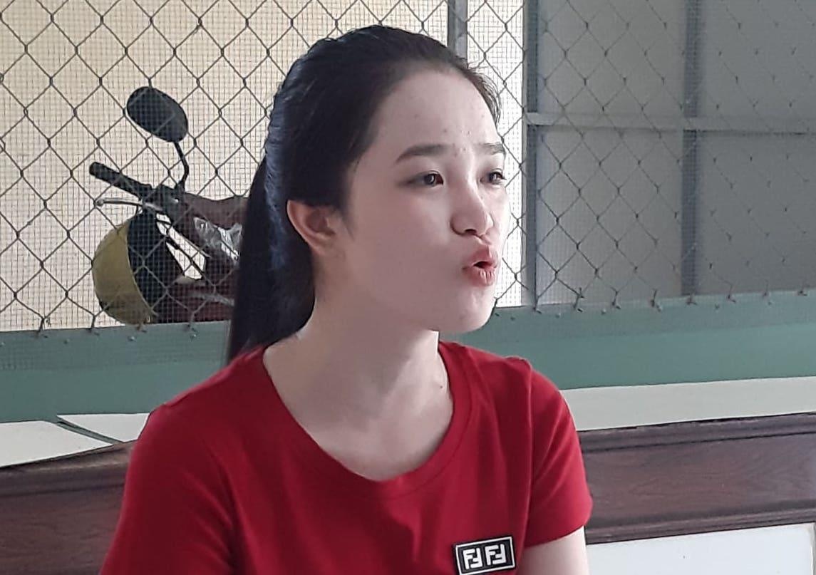 Co gai 18 tuoi cung ban trai len Sai Gon mua ma tuy to chuc 'tiec bay' hinh anh