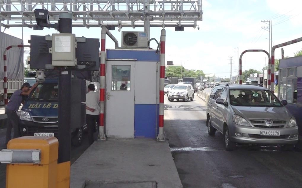 Tai xe ‘khoa' 3 lan thu phi Tram T2, quoc lo 91 un tac hinh anh