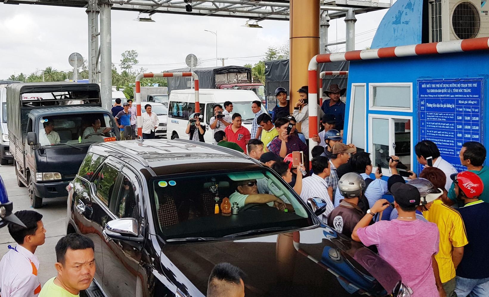 An Giang de nghi giam 50% gia ve cho 334 oto qua tram T2 hinh anh