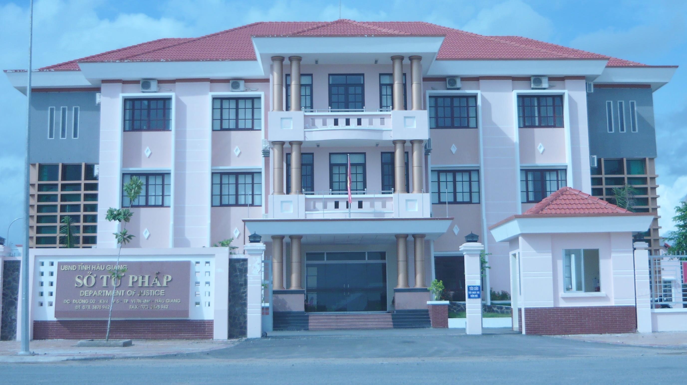 Pho giam doc So Tu phap anh 1