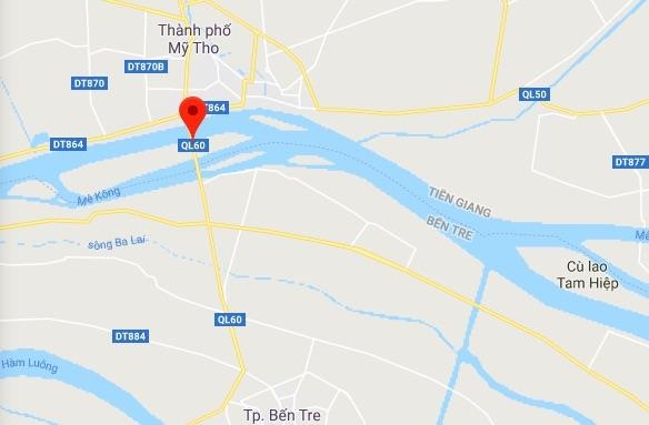 xe tai tong xe may tren cau Rach Mieu anh 2