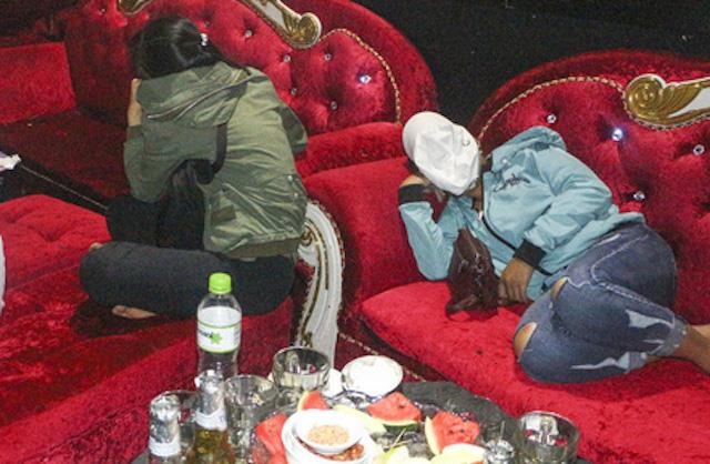 Ke tron truy na bi bat cung 10 nguoi khac khi dang 'phe' ma tuy hinh anh