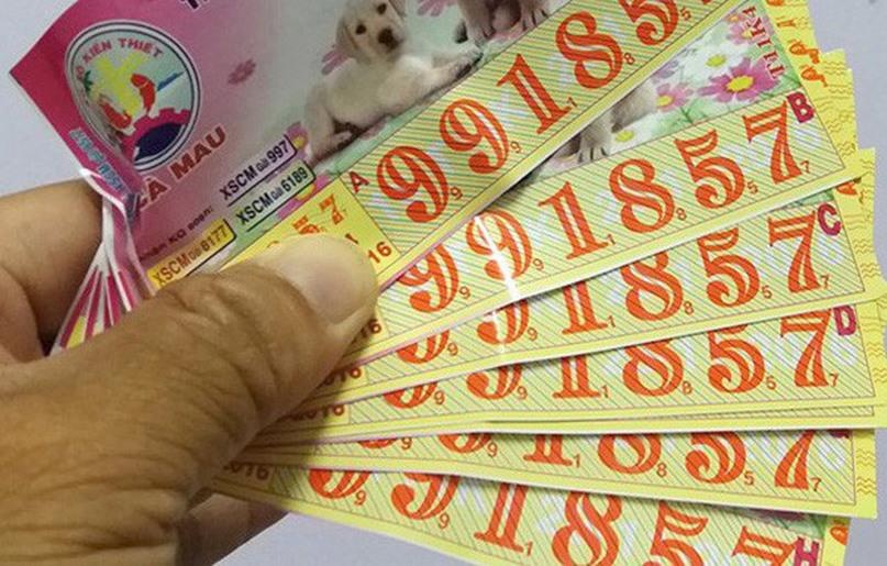 Canh sat truy duoi 8 km bat nguoi dan ong cuop ve so hinh anh