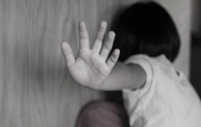 Bat giam 'yeu rau xanh' gan 70 tuoi dam o be gai hang xom hinh anh