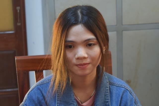 Nu 9X cung chong bi bat khi ban ma tuy trong hem hinh anh
