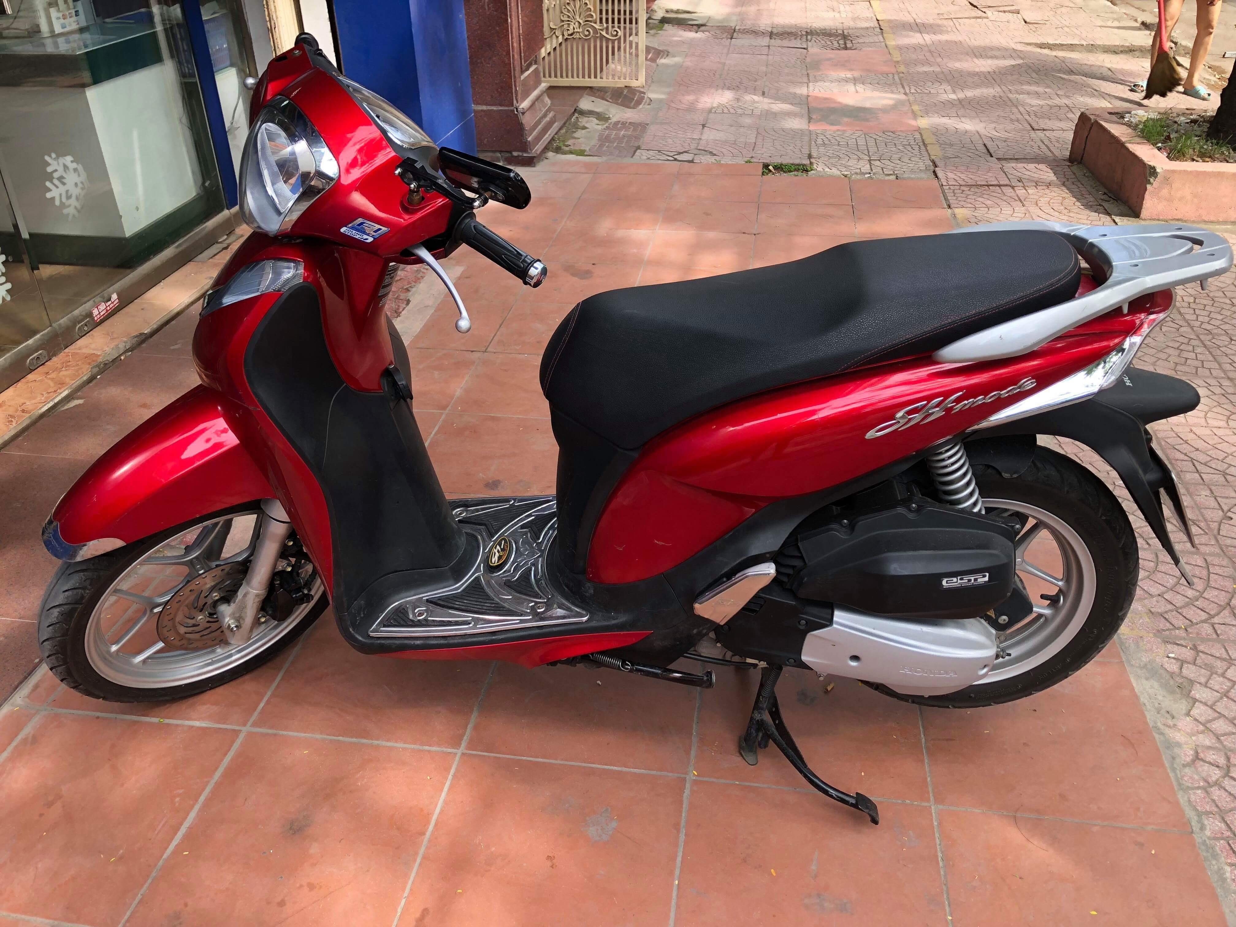 Hai nguoi dan ong o Sai Gon trom xe SH bi canh sat bat giu hinh anh