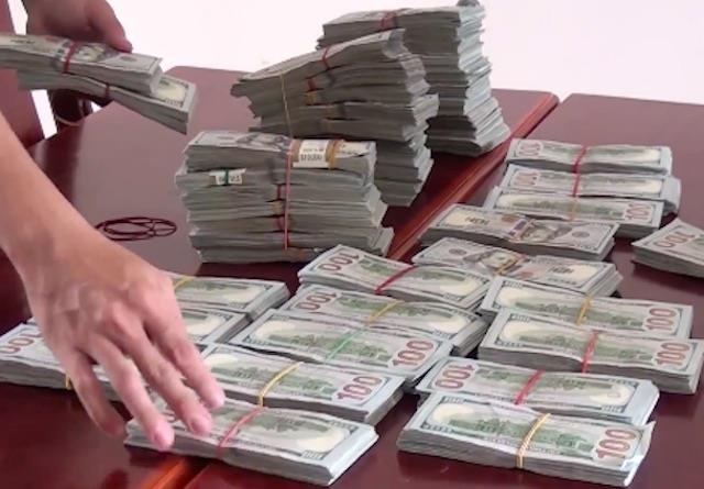 Nhom nguoi vut lai gan nua trieu USD de bo chay hinh anh
