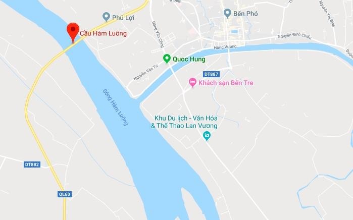 hai ôtô rơi cầu Hàm Luông ảnh 3 hai oto roi cau Ham Luong anh 3