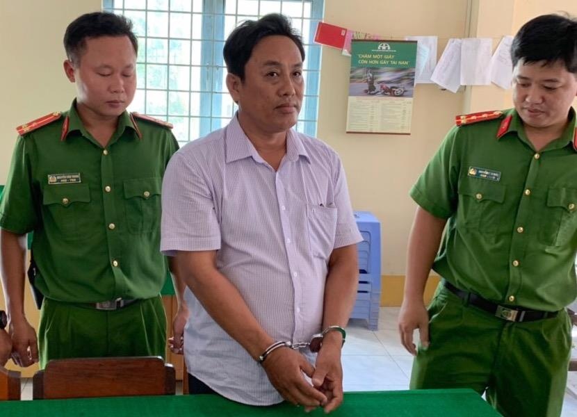 Canh sat bat 3 nguoi moi gioi nha dat o Tra Vinh hinh anh