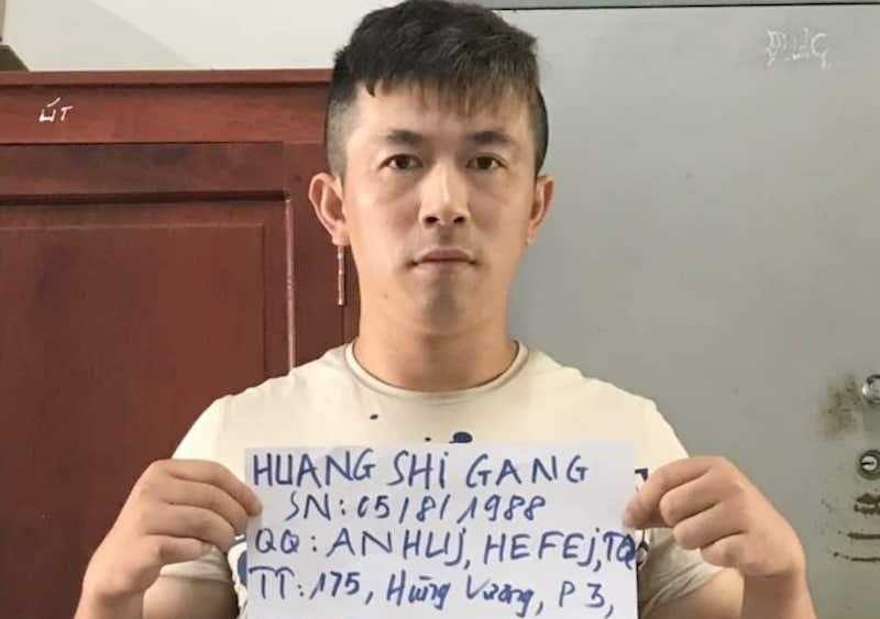 Khoi to thuong lai Trung Quoc bat giu nguoi trai phap luat hinh anh