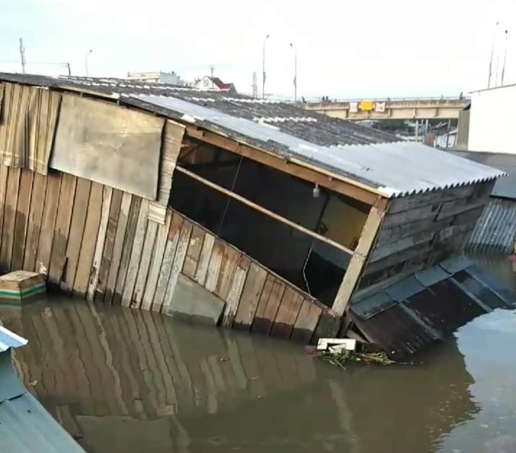 'Ha ba' nuot chung bo song Nha Man, 5 can nha bi sat lo hinh anh