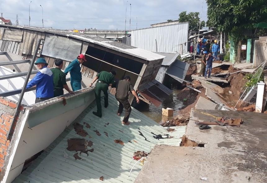 Sat lo bo song Nha Man anh 1