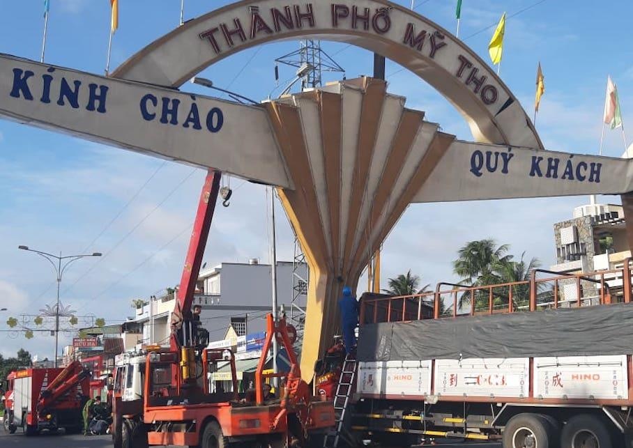 Oto tai tong gay cong chao TP My Tho hinh anh