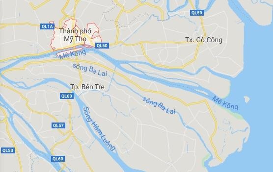 Xe tải tông gãy cổng chào TP Mỹ Tho ảnh 2 Xe tai tong gay cong chao TP My Tho anh 2