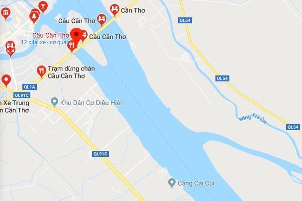 xe máy tông vào đuôi ôtô tải ảnh 2 xe may tong vao duoi oto tai anh 2