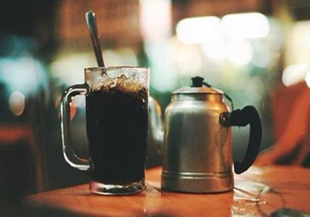 An mang sau cau noi: 'Ai uong ca phe voi may' hinh anh