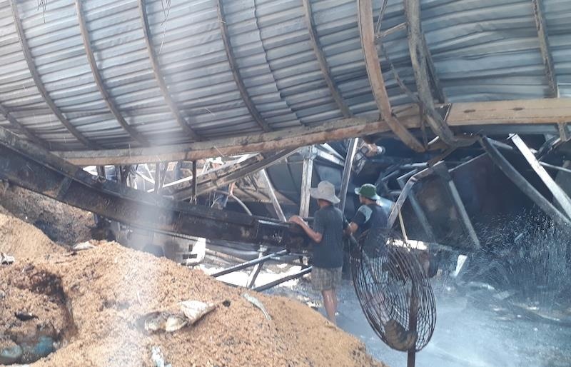 Cháy nhà máy trấu ở miền Tây ảnh 1 Chay nha may trau o mien Tay anh 1