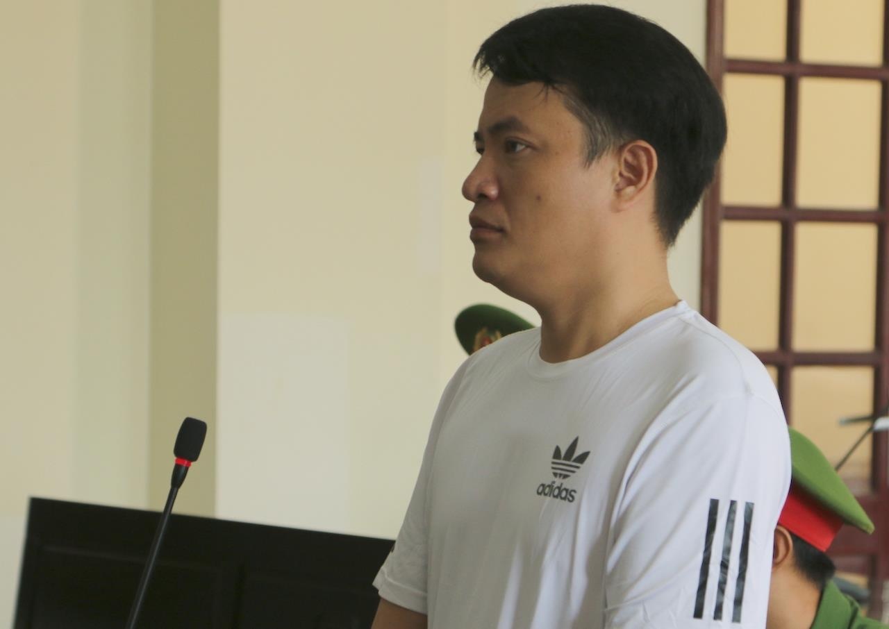 hai ke cuong doat tien cua canh sat anh 2